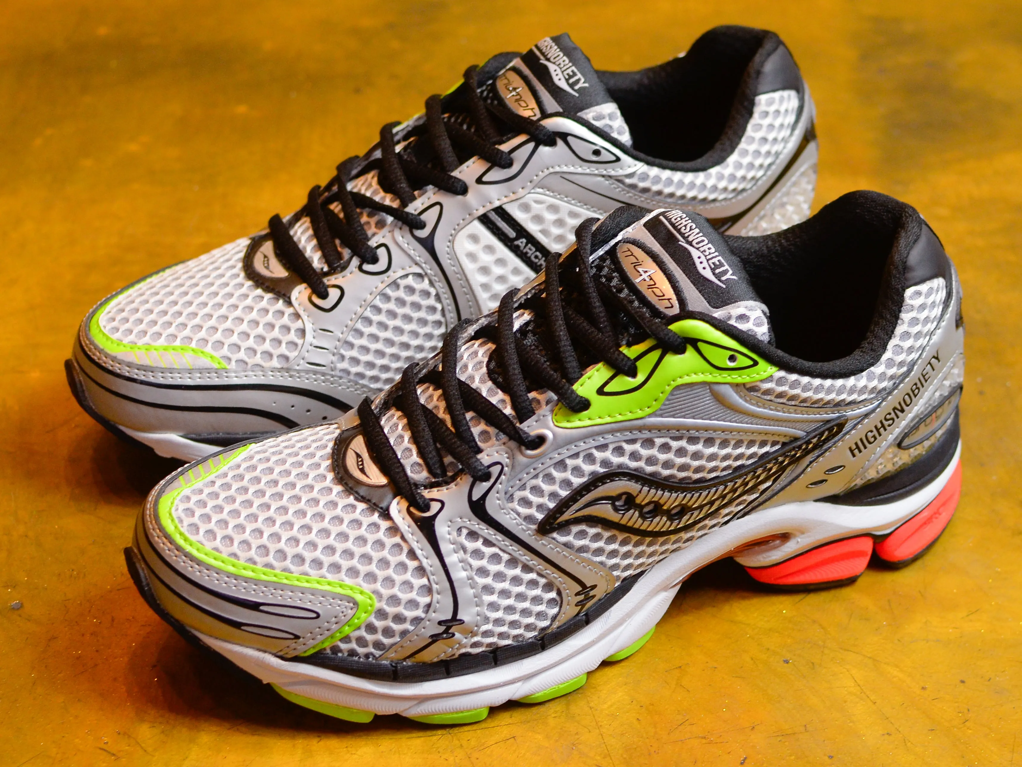 Progrid Triumph 4 Saucony x Highsnobiety - Silver / Multi