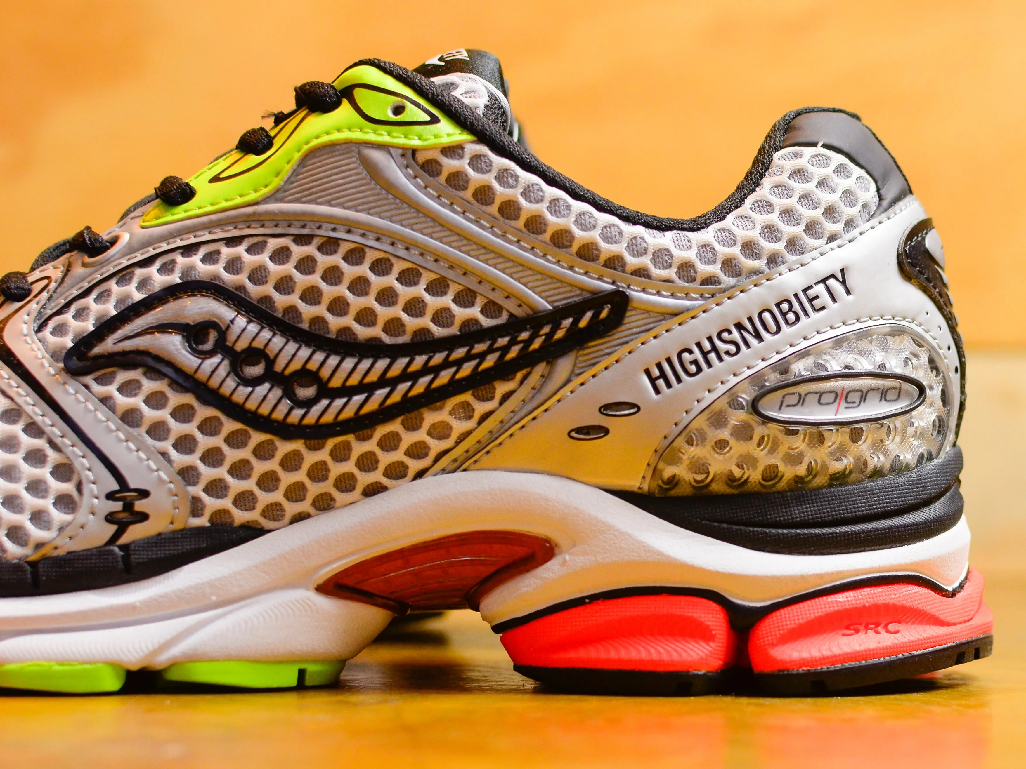 Progrid Triumph 4 Saucony x Highsnobiety - Silver / Multi