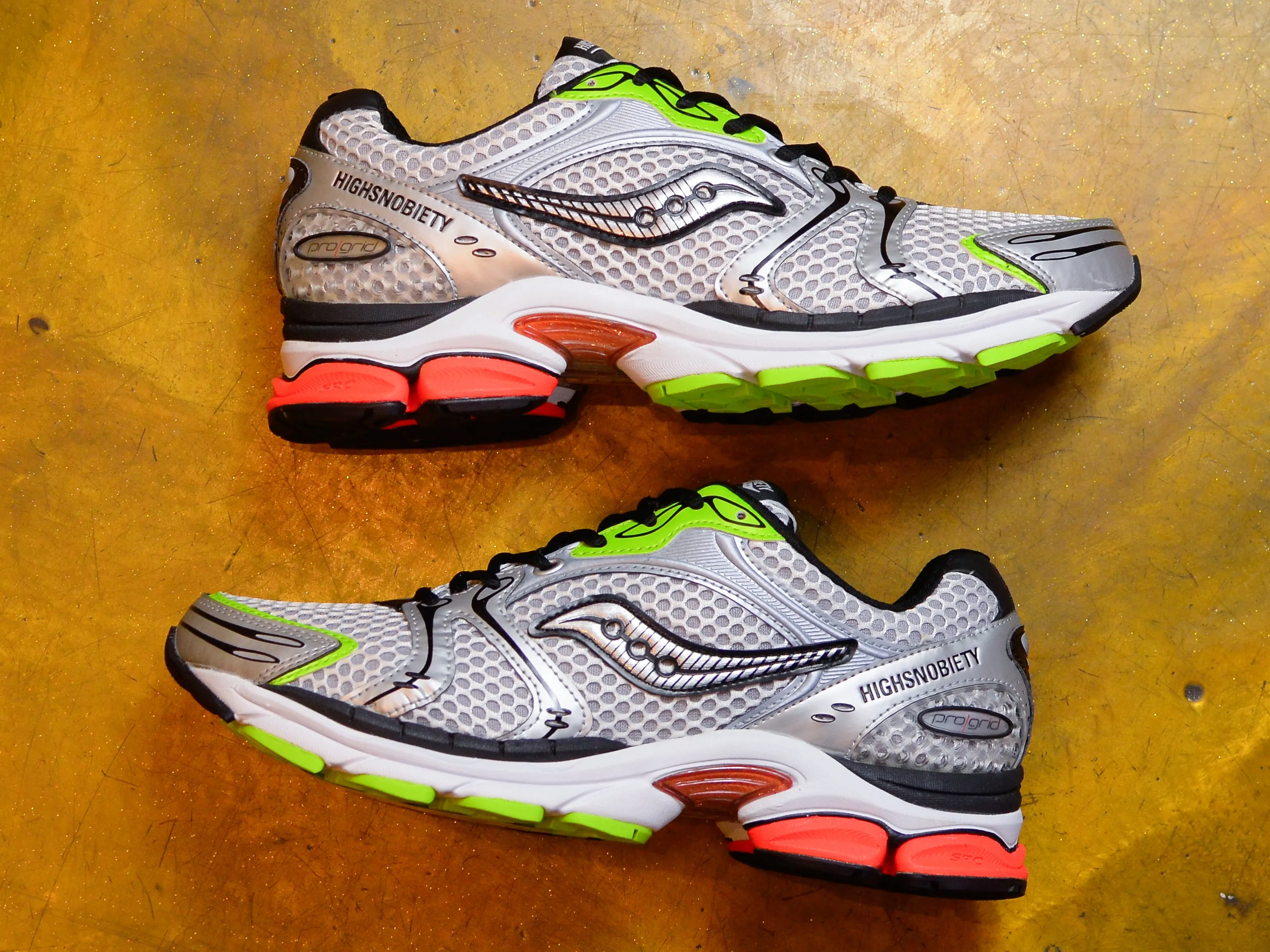 Progrid Triumph 4 Saucony x Highsnobiety - Silver / Multi