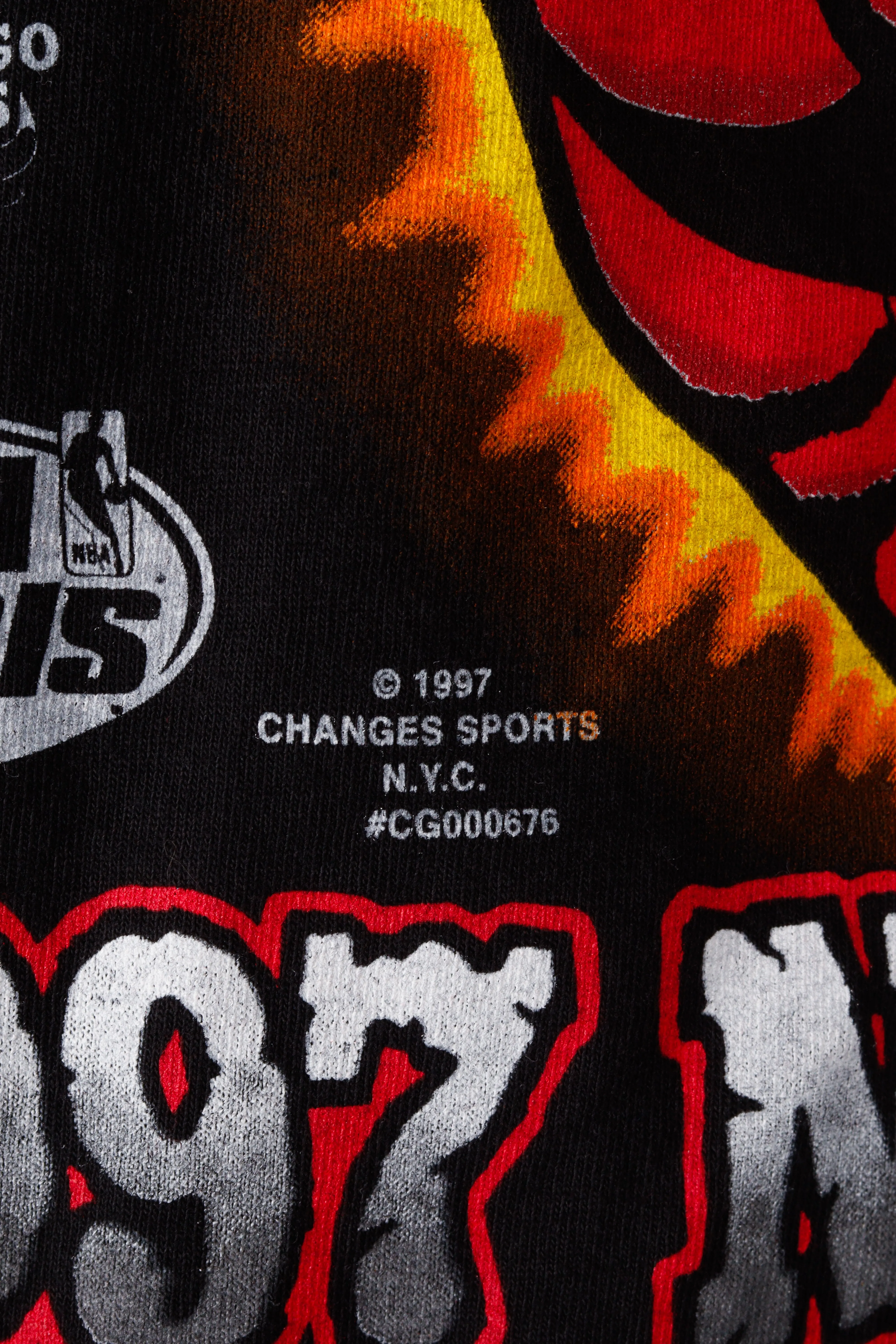 Vintage 1997 Chicago Bulls '5 Rings Mascot Caricature' T-Shirt