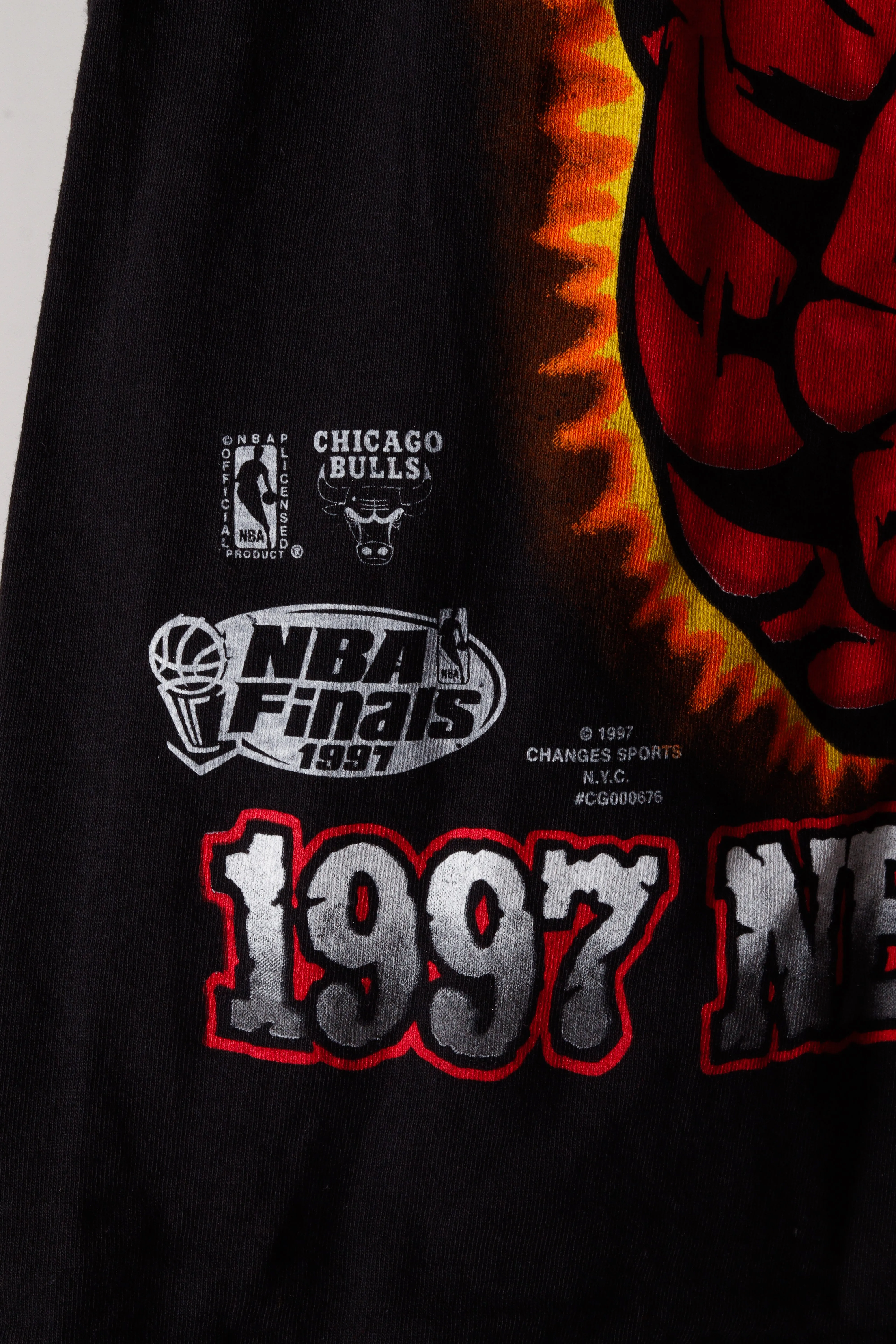 Vintage 1997 Chicago Bulls '5 Rings Mascot Caricature' T-Shirt