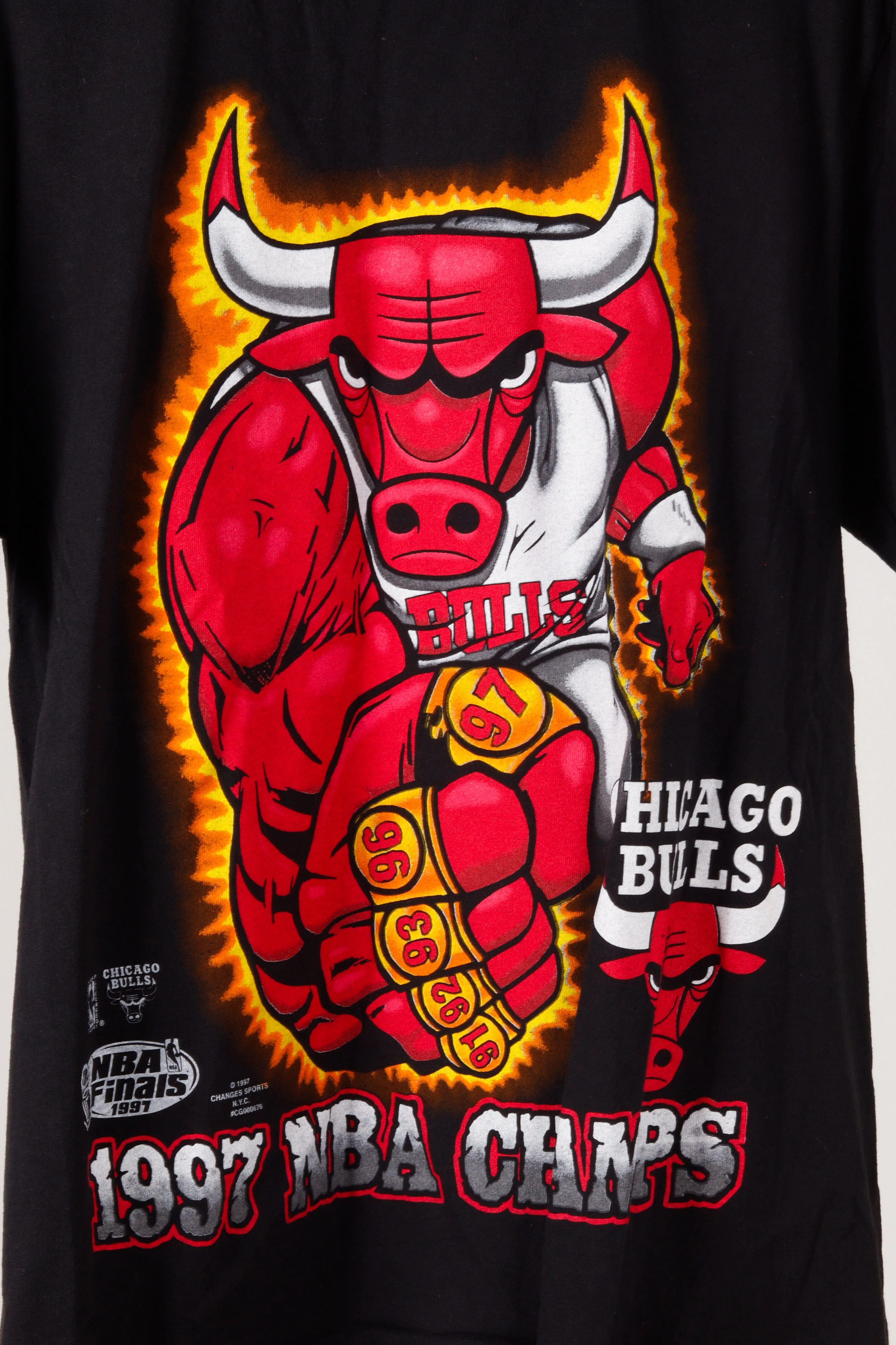 Vintage 1997 Chicago Bulls '5 Rings Mascot Caricature' T-Shirt