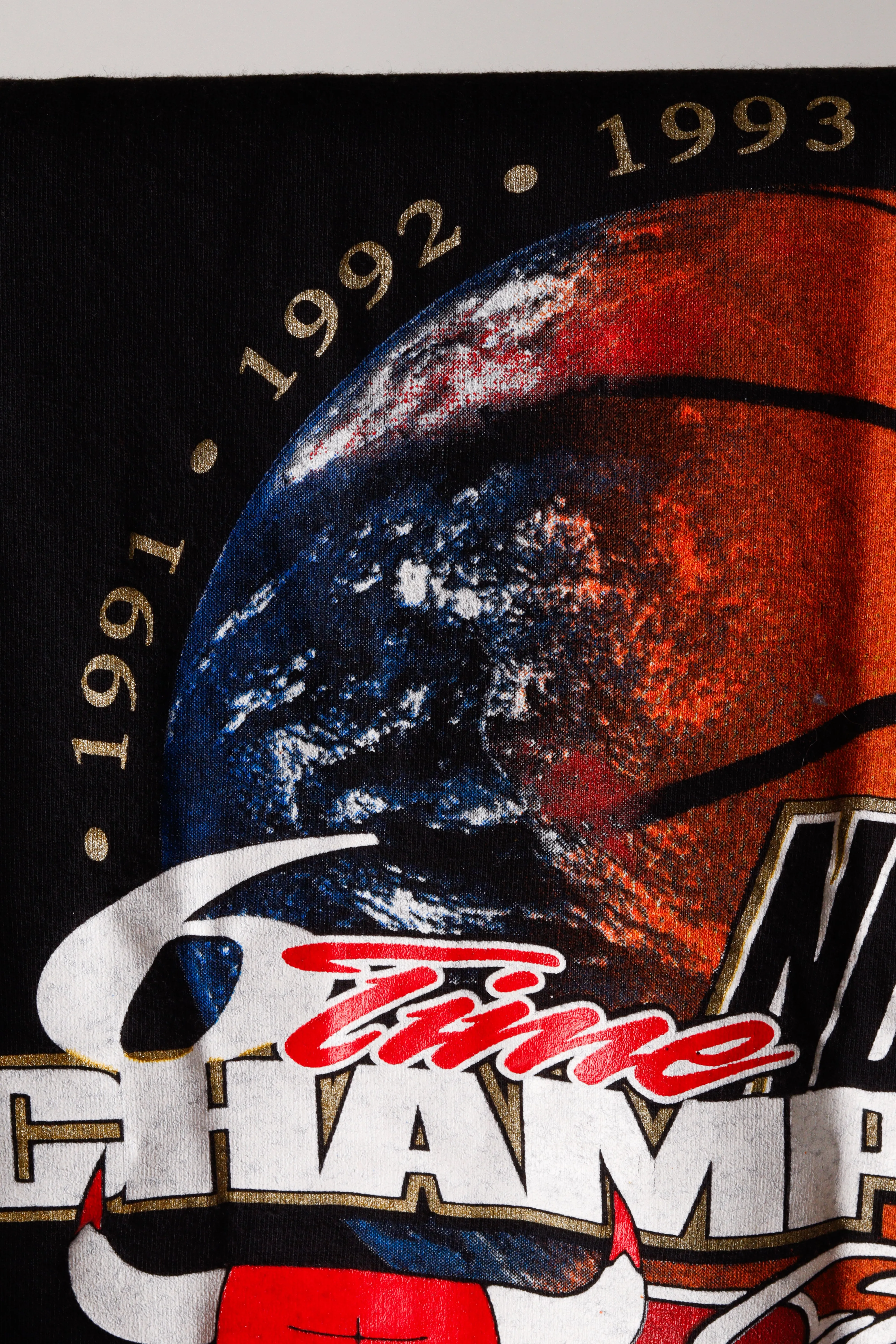 Vintage 1998 Chicago Bulls '6 Time Champions Earth Logo' T-Shirt