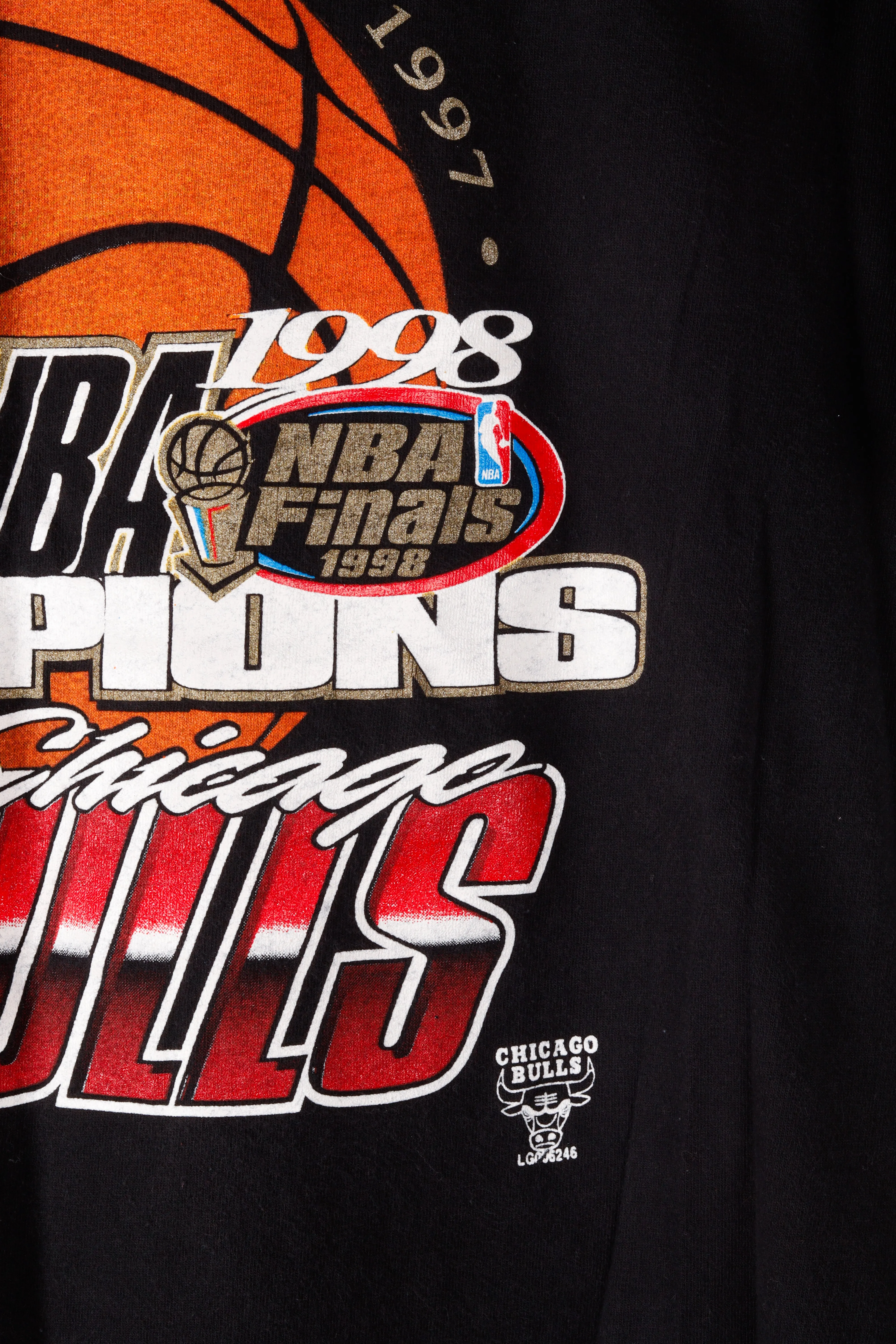 Vintage 1998 Chicago Bulls '6 Time Champions Earth Logo' T-Shirt
